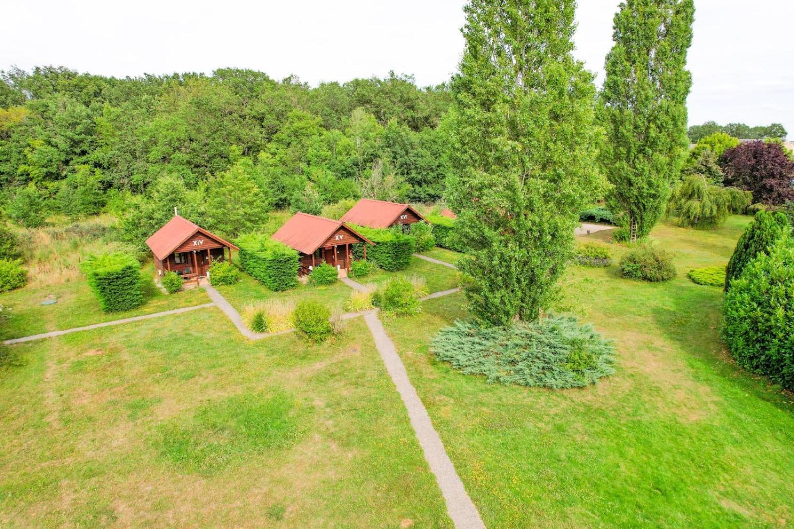 Les Cabanes Parisiennes - Chalets 1H30 From Paris - 62P Сент-Женевьев-де-Буа Экстерьер фото